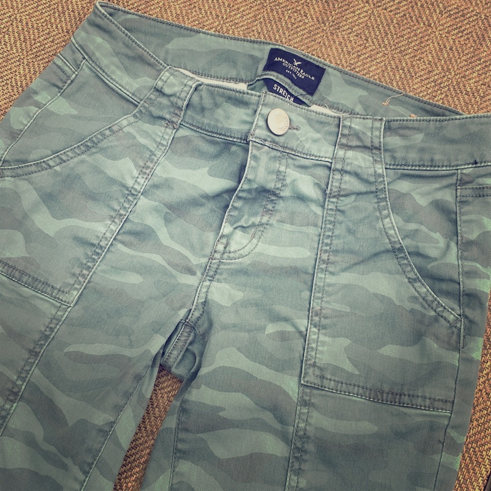 American Eagle 🦅 pants - camp print
